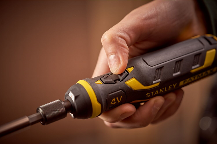 STANLEY 4-V-Akkuschrauber mit Ladekabel und Bits 